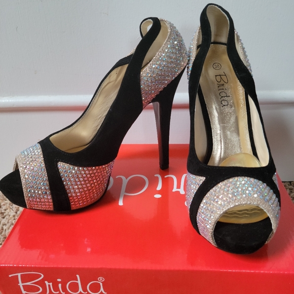 Women's Brida Pumps - Picture 3 of 4